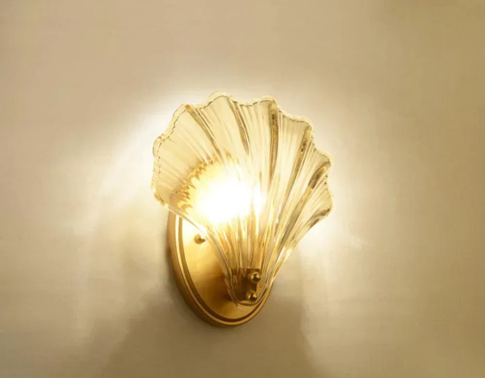 Pearl Shell Wall Lamp – sea-inspired elegance with warm light