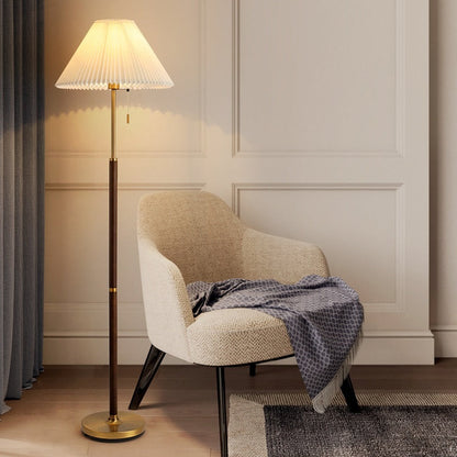 Luma Pleat – Elegancka Lampa Podłogowa z Plisowanym Abażurem