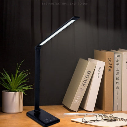 LumaDock – Lampa biurkowa LED z ładowaniem bezprzewodowym