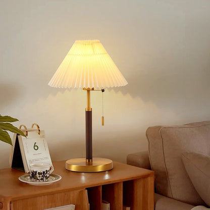 Luma Pleat – Elegancka Lampa Podłogowa z Plisowanym Abażurem