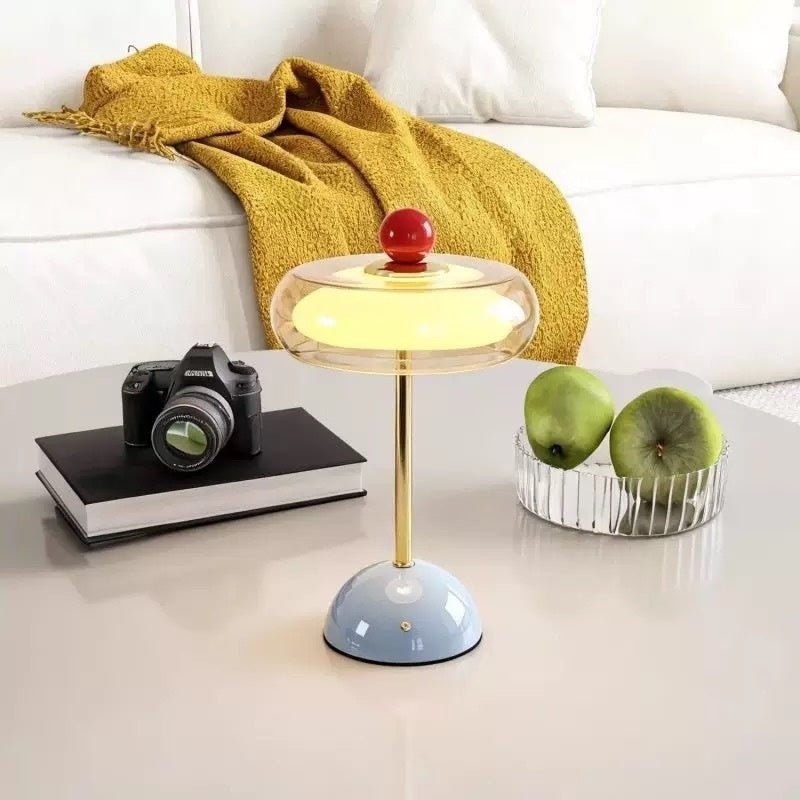 Mira – Retro lampa stołowa LED w kolorze kremowym