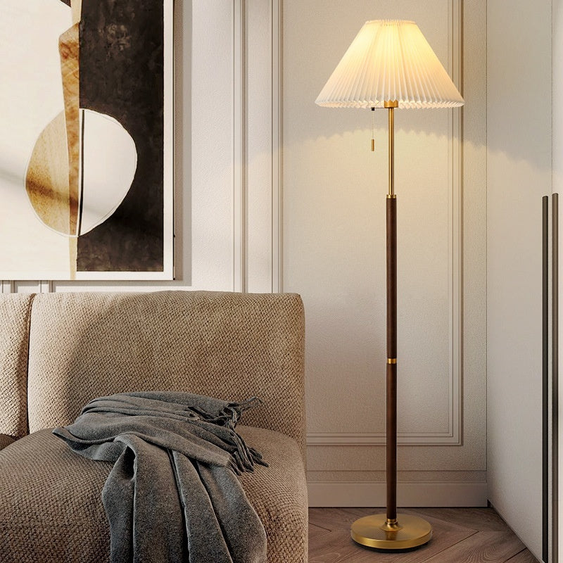 Luma Pleat – Elegancka Lampa Podłogowa z Plisowanym Abażurem