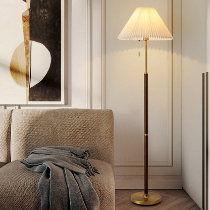 Luma Pleat – Elegancka Lampa Podłogowa z Plisowanym Abażurem