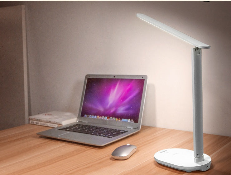 LumaCharge – Ładowalna lampa stołowa LED