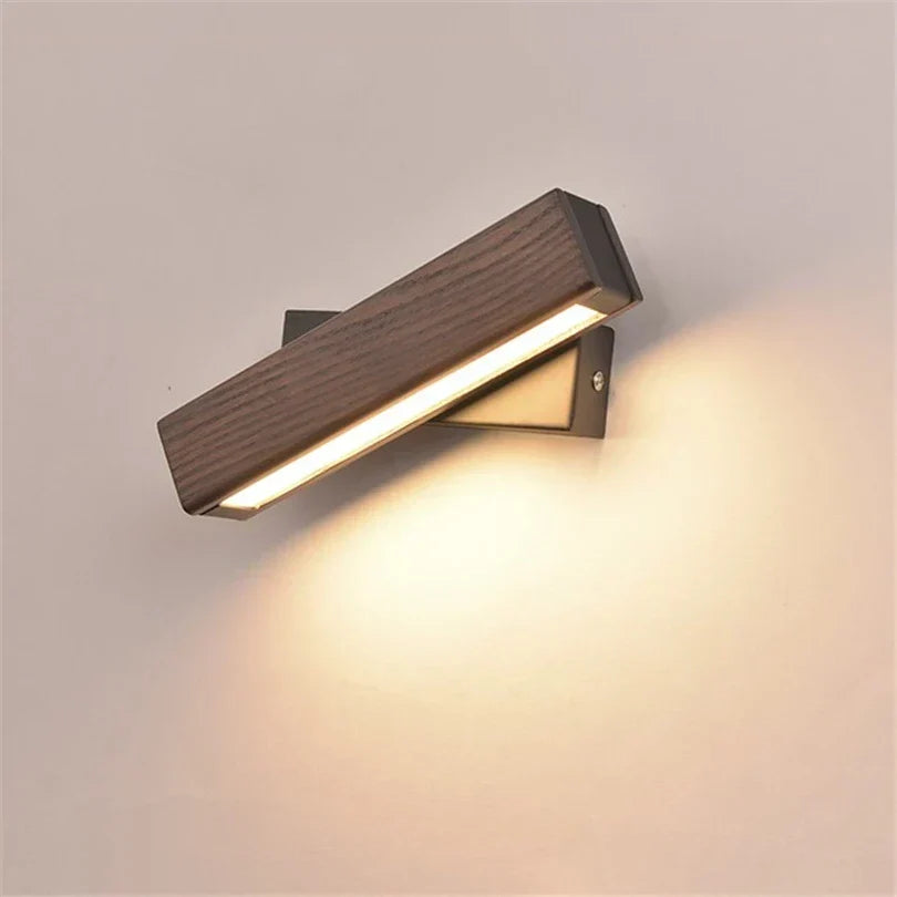 Nordlys wooden wall lamp – warm light in Nordic elegance