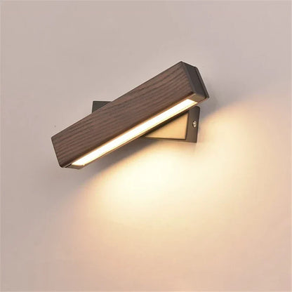 Nordlys wooden wall lamp – warm light in Nordic elegance