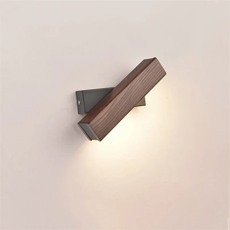 Nordlys wooden wall lamp – warm light in Nordic elegance