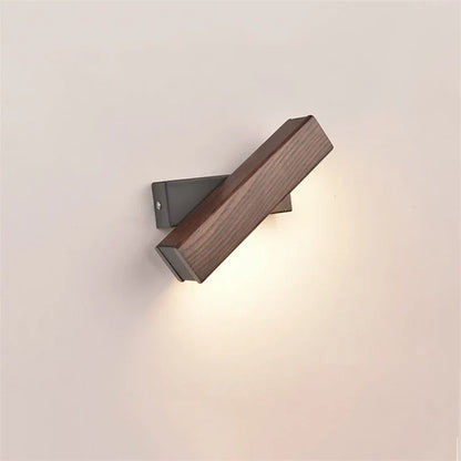 Nordlys wooden wall lamp – warm light in Nordic elegance