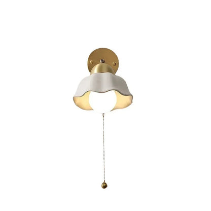 WaveGlow wall light with a wavy shade