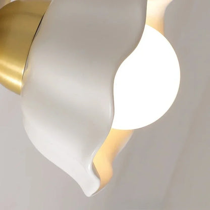 WaveGlow wall light with a wavy shade