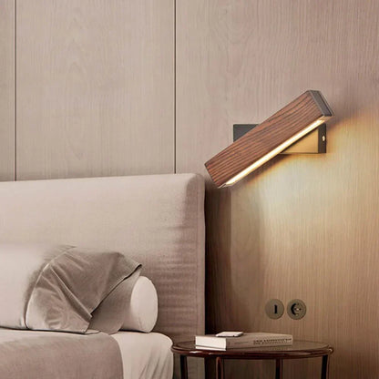 Nordlys wooden wall lamp – warm light in Nordic elegance