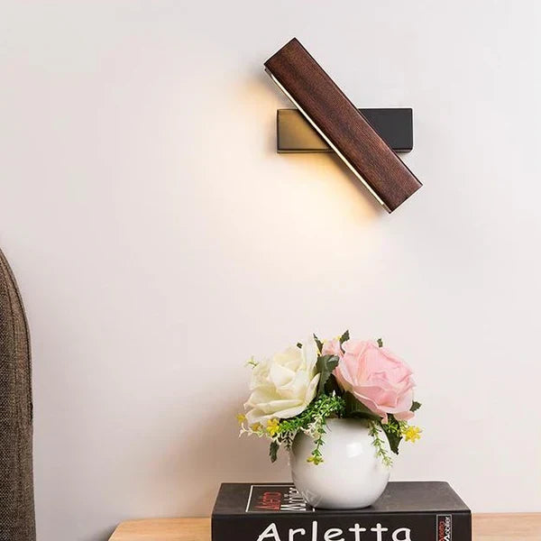 Nordlys wooden wall lamp – warm light in Nordic elegance