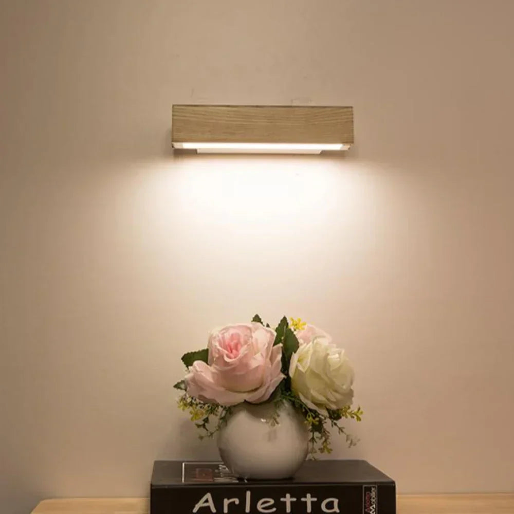 Nordlys wooden wall lamp – warm light in Nordic elegance