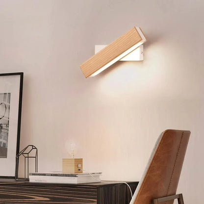 Nordlys wooden wall lamp – warm light in Nordic elegance