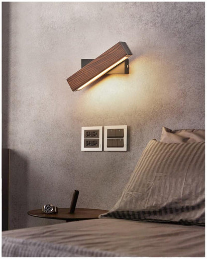 Nordlys wooden wall lamp – warm light in Nordic elegance
