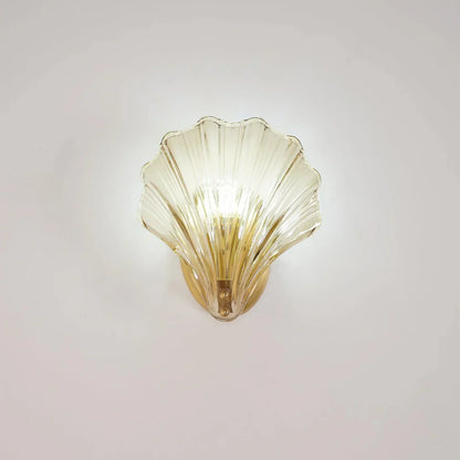 Pearl Shell Wall Lamp – sea-inspired elegance with warm light