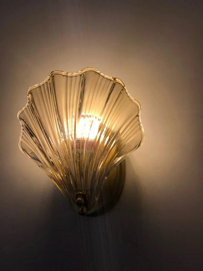 Pearl Shell Wall Lamp – sea-inspired elegance with warm light
