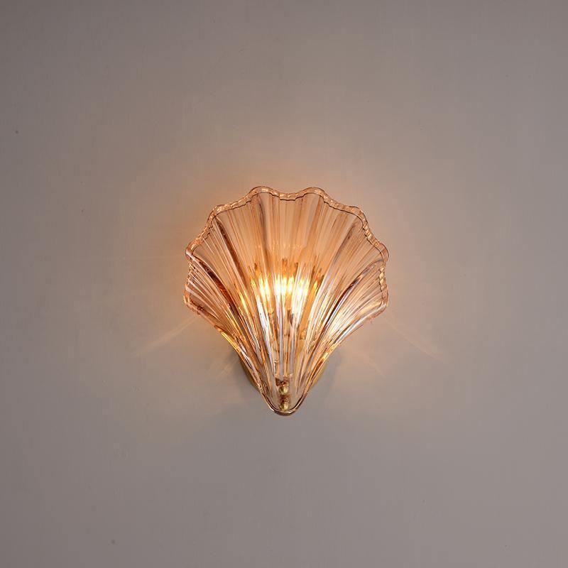 Pearl Shell Wall Lamp – sea-inspired elegance with warm light