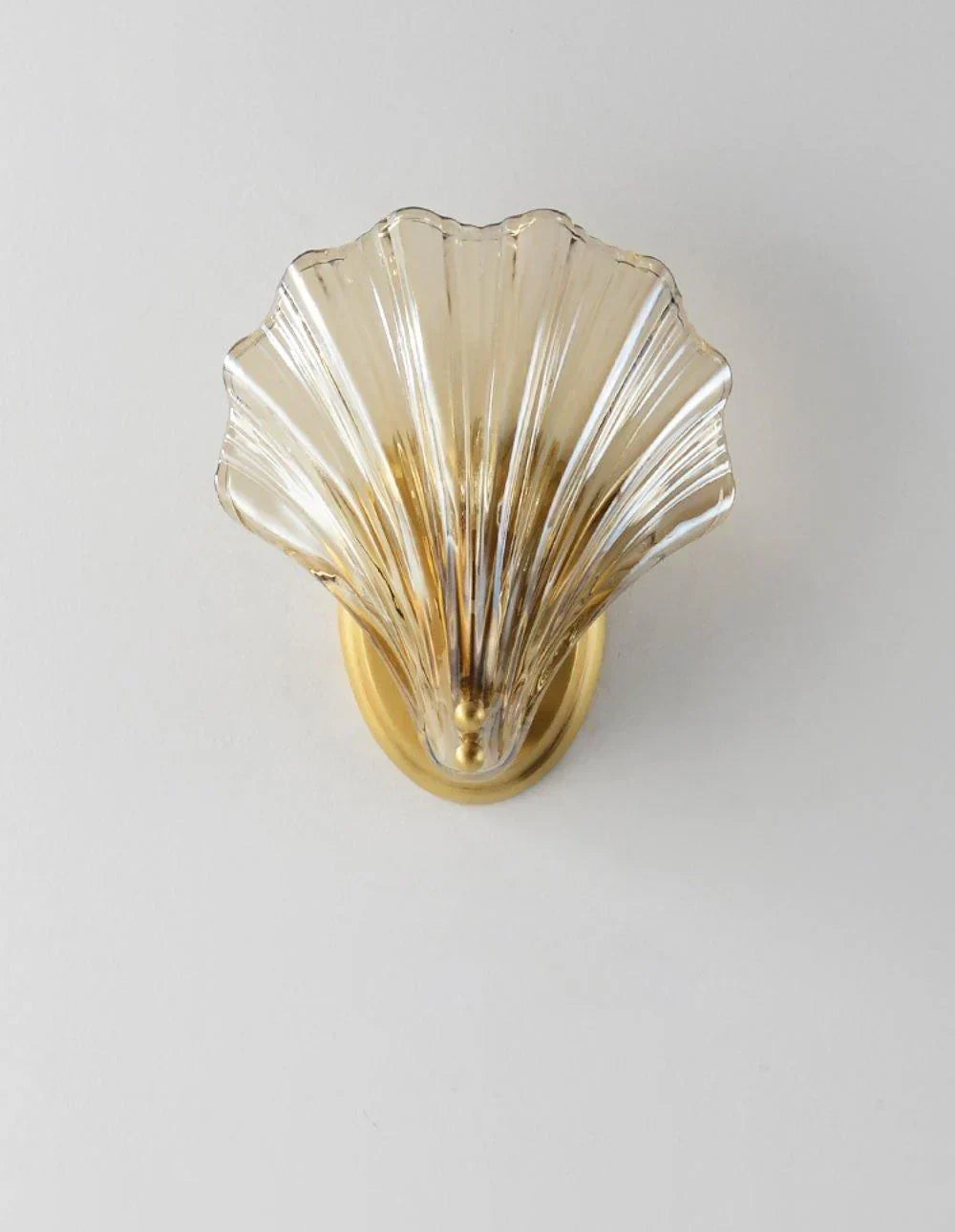 Pearl Shell Wall Lamp – sea-inspired elegance with warm light