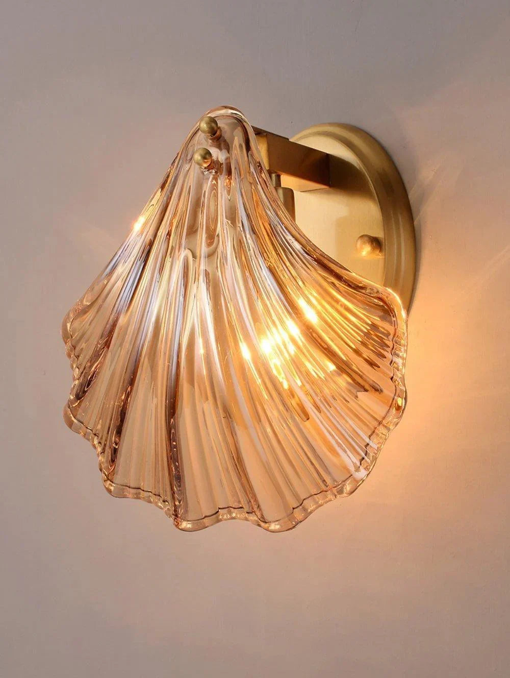 Pearl Shell Wall Lamp – sea-inspired elegance with warm light