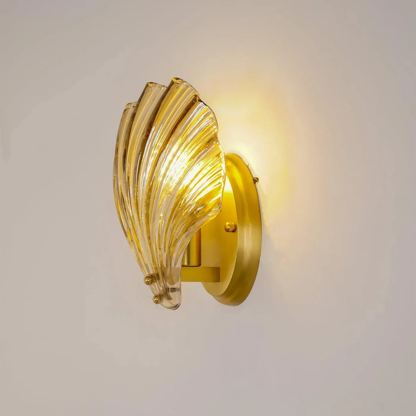Pearl Shell Wall Lamp – sea-inspired elegance with warm light